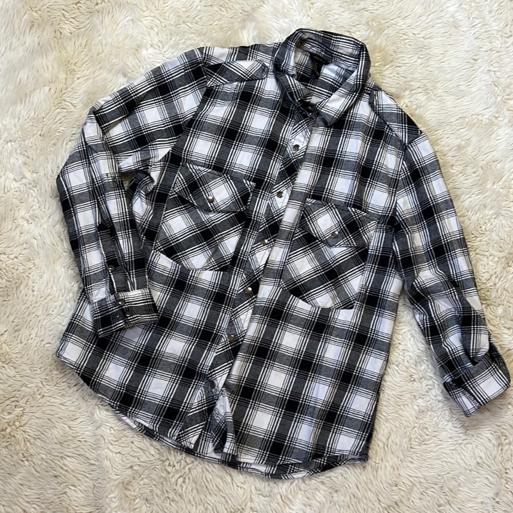 FOREVER21 Black and White Button Down Plaid Long Sleeve Shirt Women Size S EUC